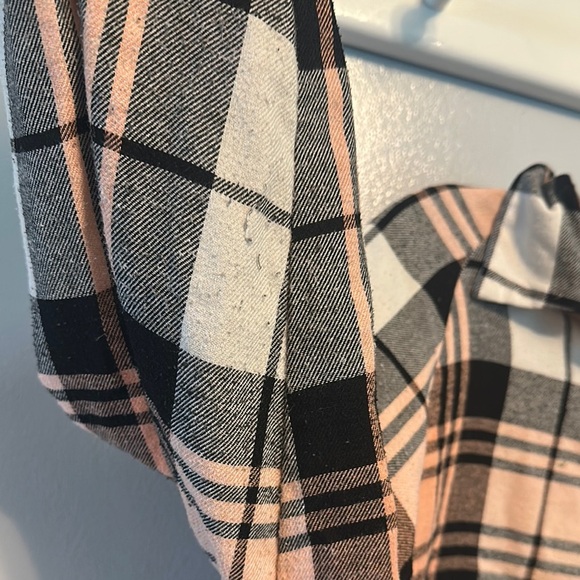 SHEIN Black and White 3/4 Sleeve Button Down Shirt - Picture 5 of 9